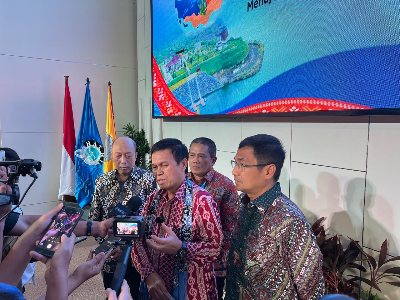 Pertemuan Ilmiah Tahunan (PIT) Himpunan Ahli Teknik Hidraulik Indonesia (HATHI) ke-42 resmi dibuka di Aula Fakultas Teknik Universitas Sam Ratulangi (Unsrat) Manado, Sabtu (18/10/2025).
