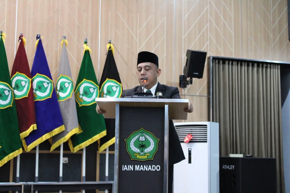 Bupati Yusra Alhabsyi saat menyampaikan orasi ilmiah