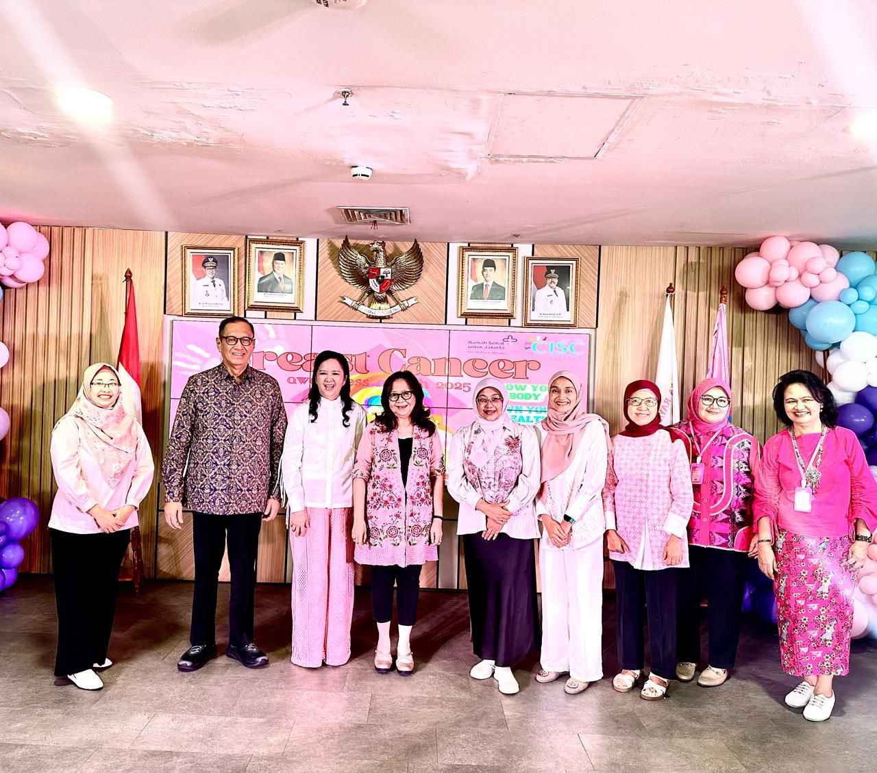 Ketua Umum Indonesian Cancer Information and Support Center (CISC) Aryanthi Baramuli Putri SH MH, di sela kegiatan bersama pihak kementerian dan rumah sakit.