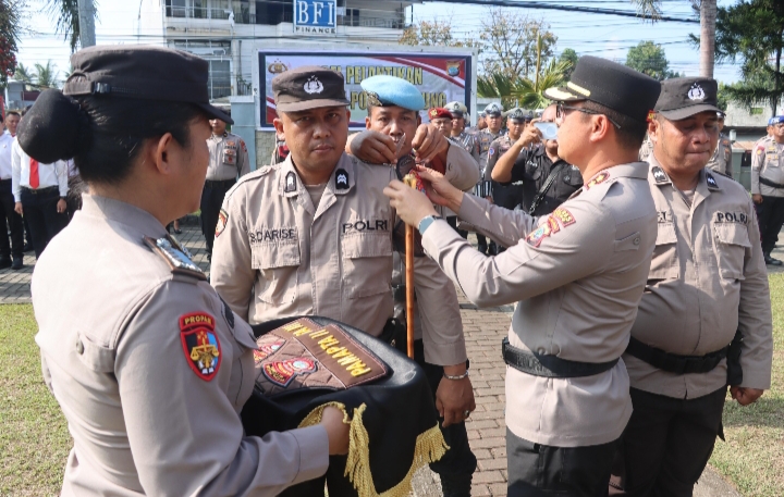 Kapolres Bitung AKBP Albert Zai SIK MH saat melantik tiga Pamapta SPKT.(Dok Istimewa)