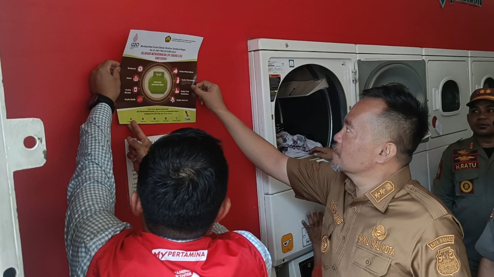 Wakil Wali Kota Manado Richard Sualang turun langsung melakukan Sidak bersama Pertamina dan Hiswana Migas, Selasa (21/10/2025)