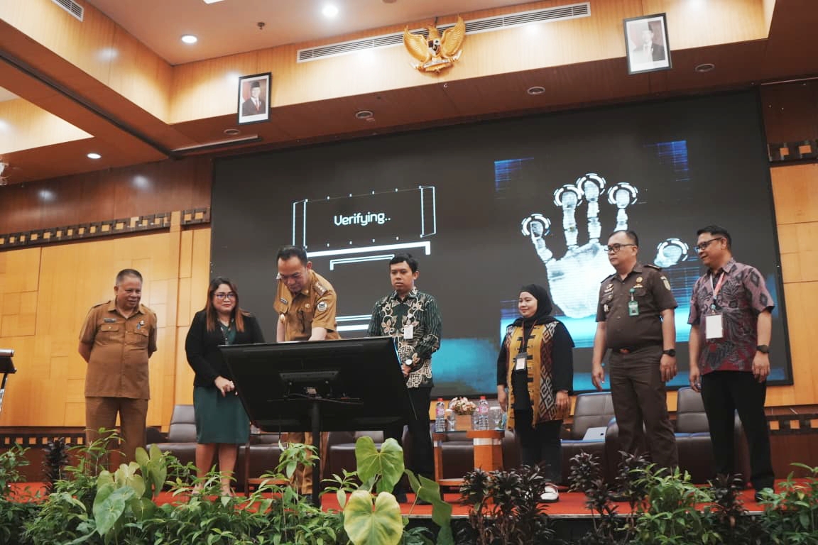 RESMI DILUNCURKAN: Wali Kota Caroll Senduk SH saat melaunching Layanan Pencairan Cepat Akuntabel dan Responsif &ndash; Surat Perintah Pencairan Dana (LANCAR&ndash;SP2D). Dok istimewa