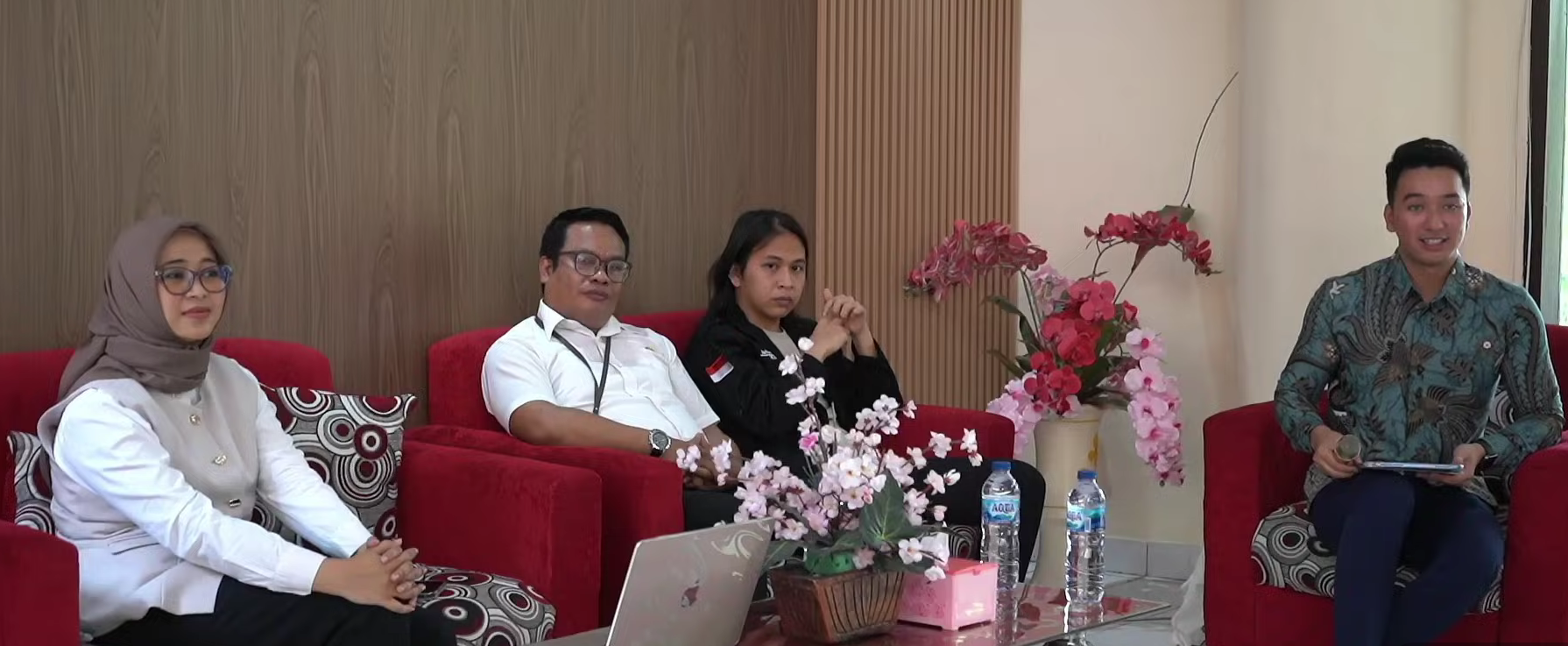Dialog Interaktif: Kiat Sukses Memperoleh Dana Bantuan Pemerintah Bidang Kebudayaan yang digelar di Universitas Negeri Manado, Rabu (22/10). (dok. Istimewa)