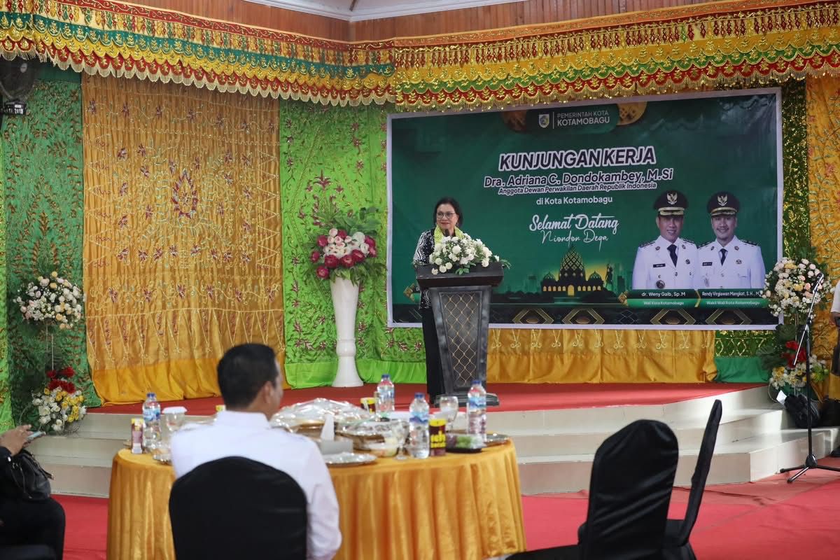 Kunjungan kerja Adriana Dondokambey di Kotamobagu.