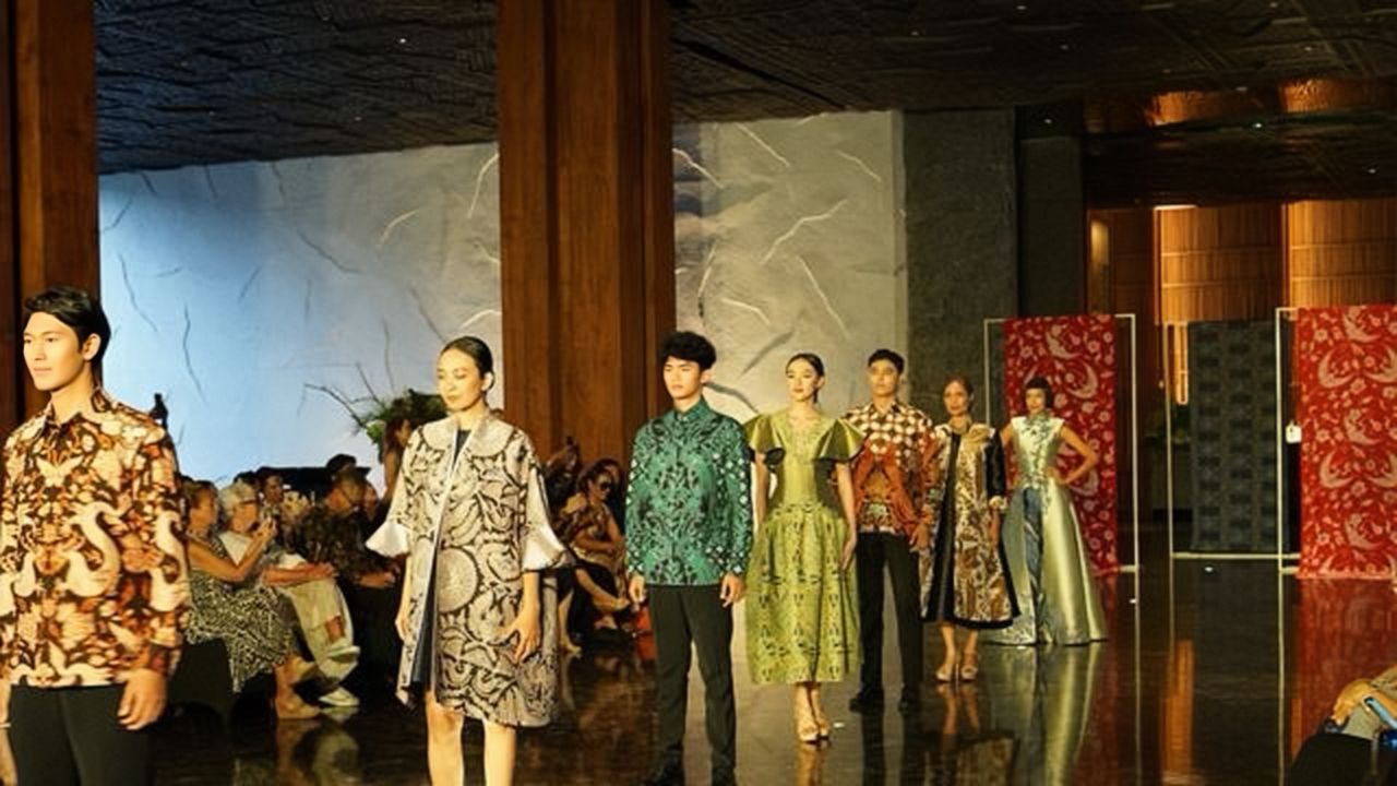 Batik Indonesia Dipakai Keluarga Raja Dunia &ndash; Bukti Warisan Nusantara Kelas Global