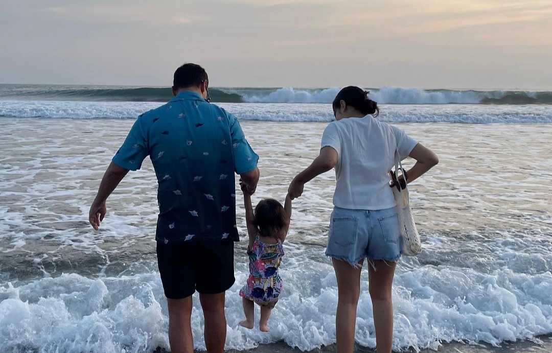 Hamish, Raisa dan Anaknya Zalina.
