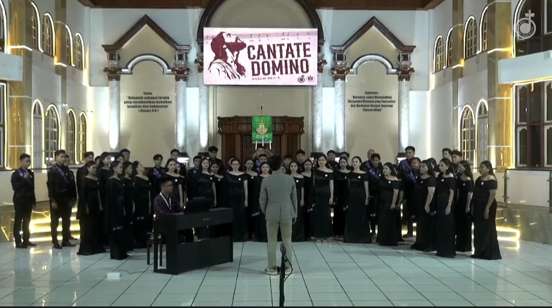 FSPG: Big Choir Seri S di GMIM Riedel Wawalintouan.