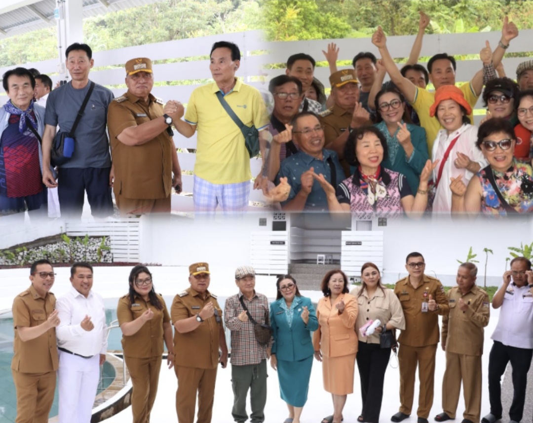 SAMBUT: Bupati Robby Dondokambey dan jajaran saat menyambut para turis Korea di Bukit Kasih Kanonang, Senin (27/10/2025).