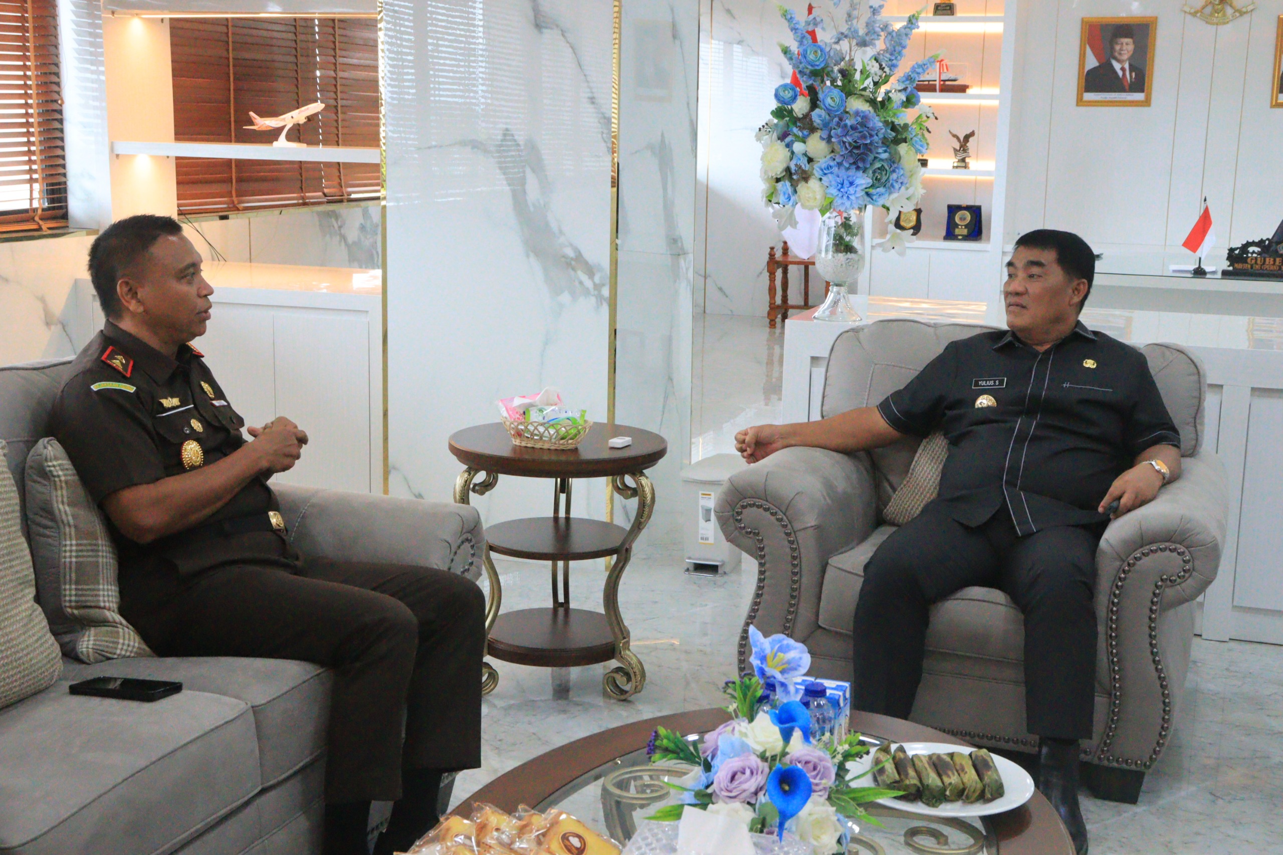 Kajati Sulut yang baru, Jacob Hendrik Pattipeilohy, S.H., M.H., melakukan kunjungan silaturahmi dan perkenalan diri kepada Gubernur Sulawesi Utara