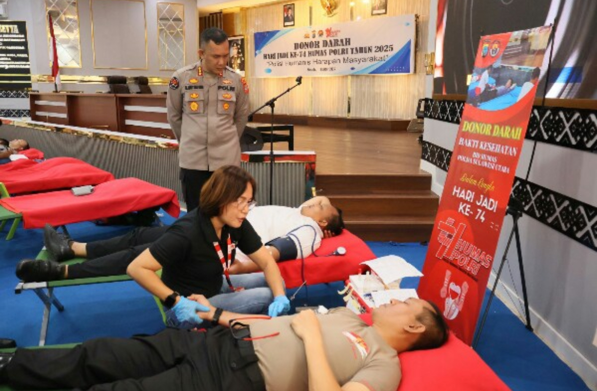 Bidang Hubungan Masyarakat (Humas) Polda Sulawesi Utara (Sulut) bekerja sama dengan Bidang Dokkes Polda Sulut dan Palang Merah Indonesia (PMI) Provinsi Sulut kembali menggelar bakti kesehatan