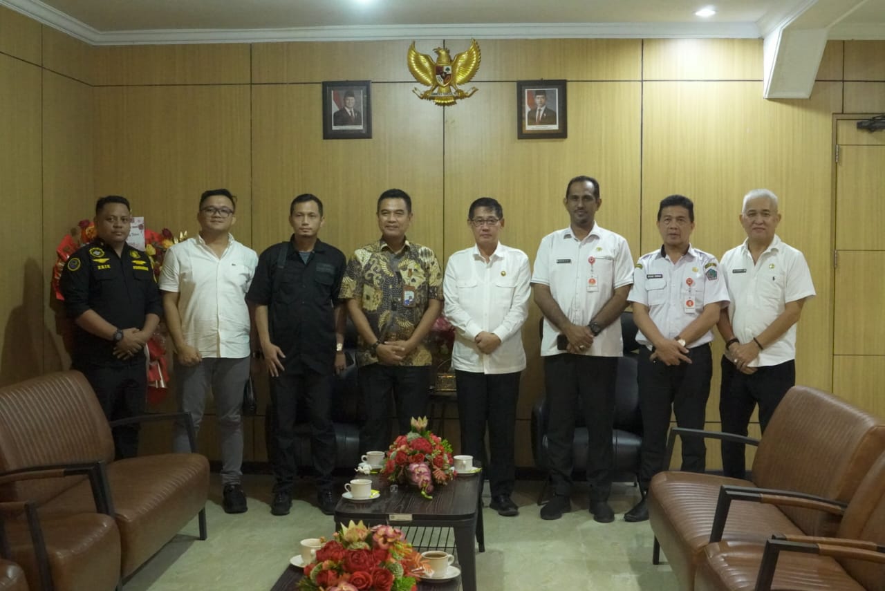 Wali Kota Bitung Hengky Honandar bersama jajaran, menyambut kunjungan Sekretaris Dirjen Perikanan Tangkap KKP Ridwan Mulyana.(Dok Istimewa)