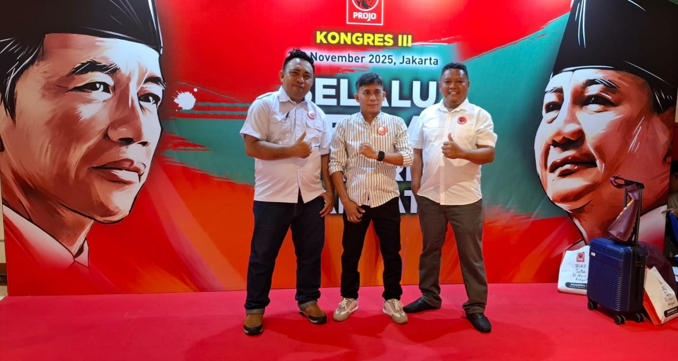 Sekretaris DPC Projo Kota Bitung Vendy Tualage bersama Jefry Budi Senduk dan Fandy Barudatang di sela Kongres III Projo di Jakarta.(Dok Istimewa)