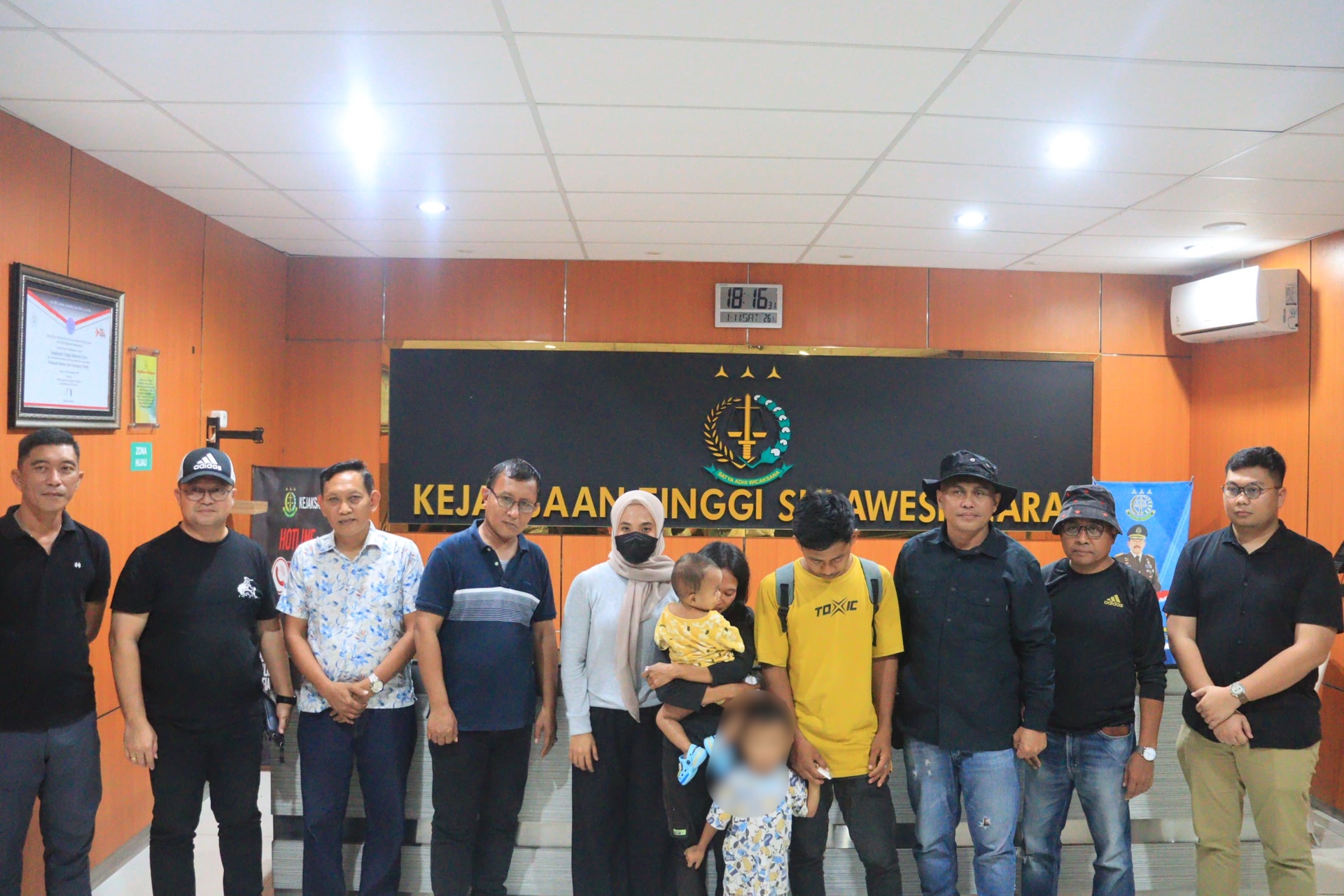 Tangkap Buron (Tabur) Intelijen Kejaksaan Tinggi Sulawesi Utara berhasil mengamankan seorang yang masuk dalam Daftar Pencarian Orang (DPO) Kejaksaan Tinggi Papua Barat