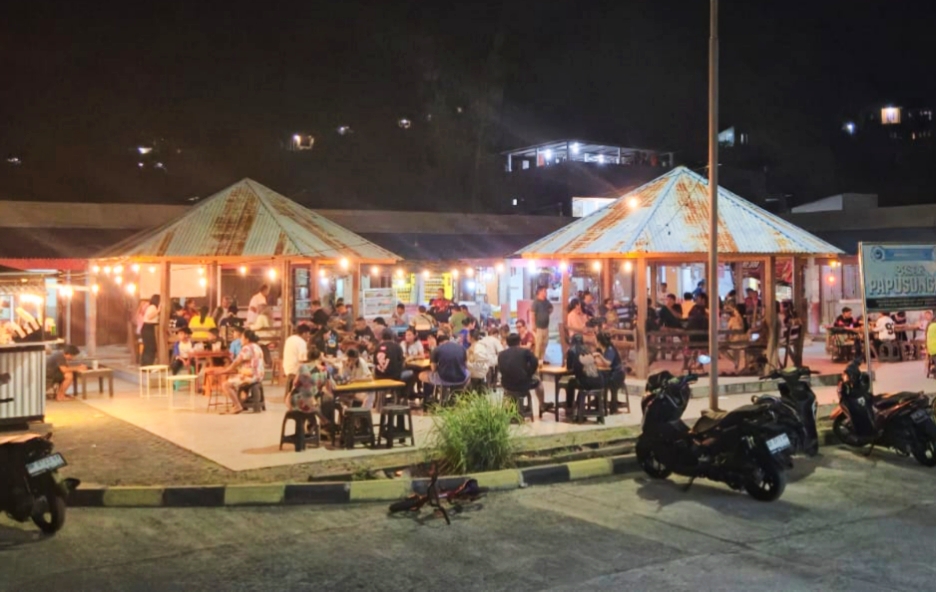 Suasana malam hari di Pasar Papusungan Pulau Lembeh.(Dok Istimewa)