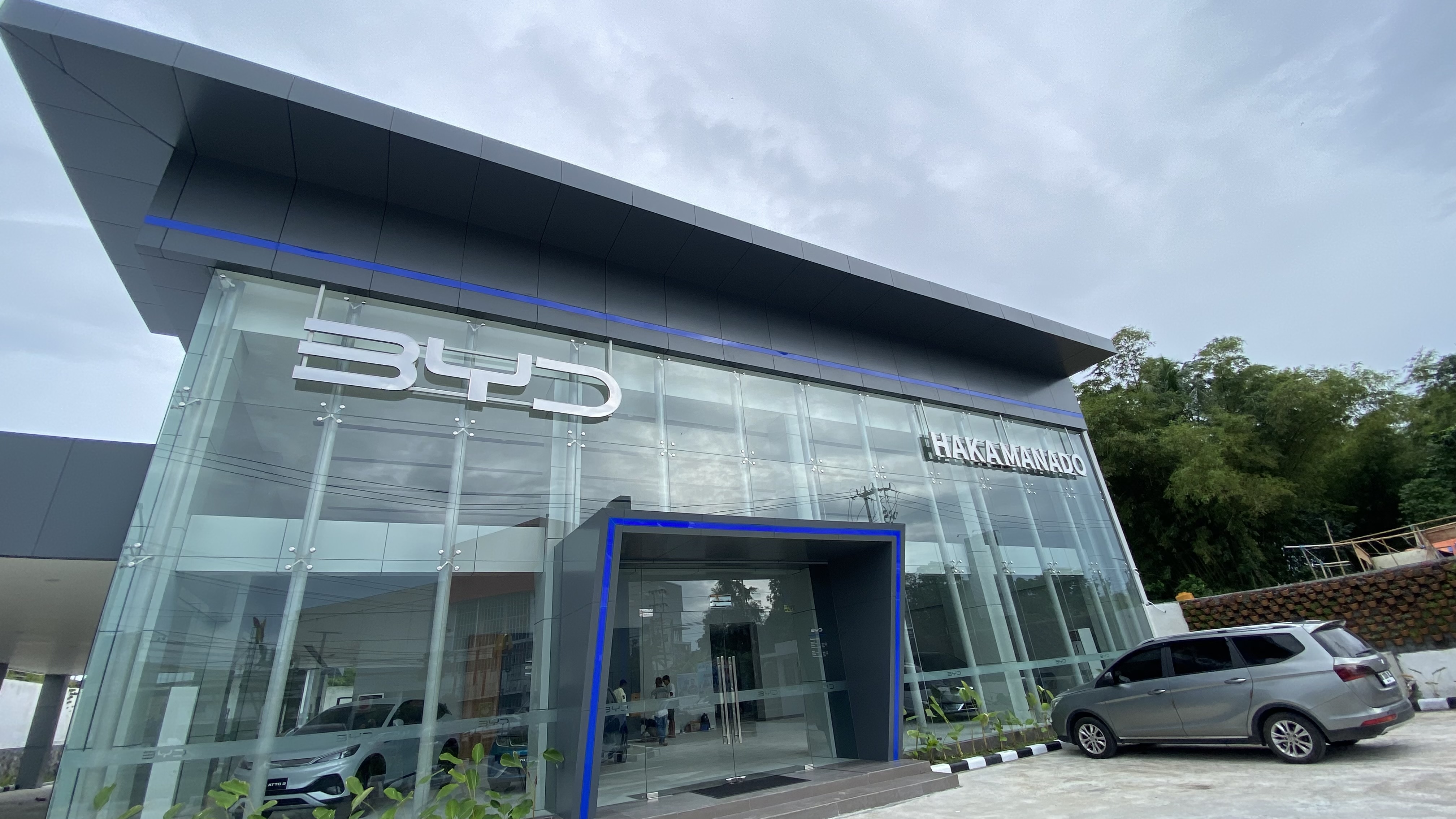 Dealer BYD Haka Manado yang berlokasi di  Paniki Bawah, Kota Manado. (dok. Manadopost)