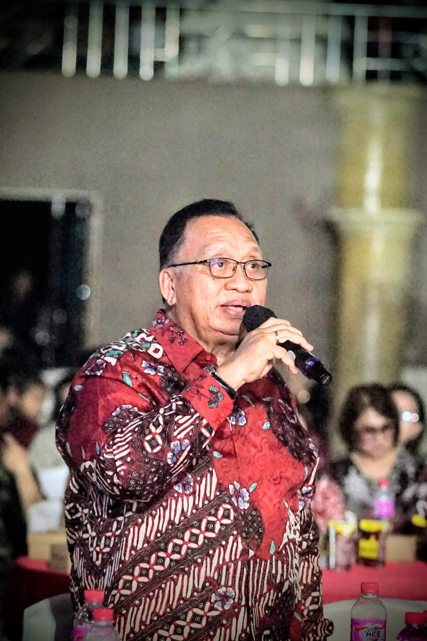 Bupati Robby Dondokambey