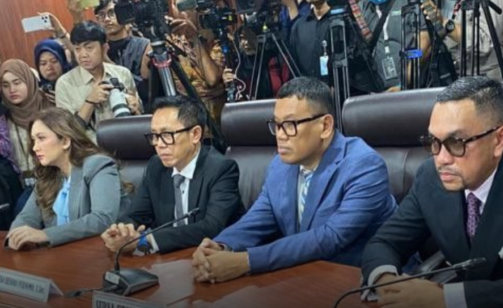 Mahkamah Kehormatan Dewan (MKD) DPR resmi menjatuhkan sanksi kepada tiga anggota DPR, yakni Ahmad Sahroni, Nafa Urbach, dan Eko Patrio.
