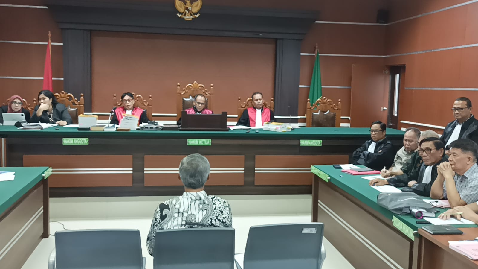 PROSES: Alexander Marwata dalam sidang lanjutan kasus dugaan korupsi dana hibah GMIM kembali digelar di Pengadilan Negeri Manado.