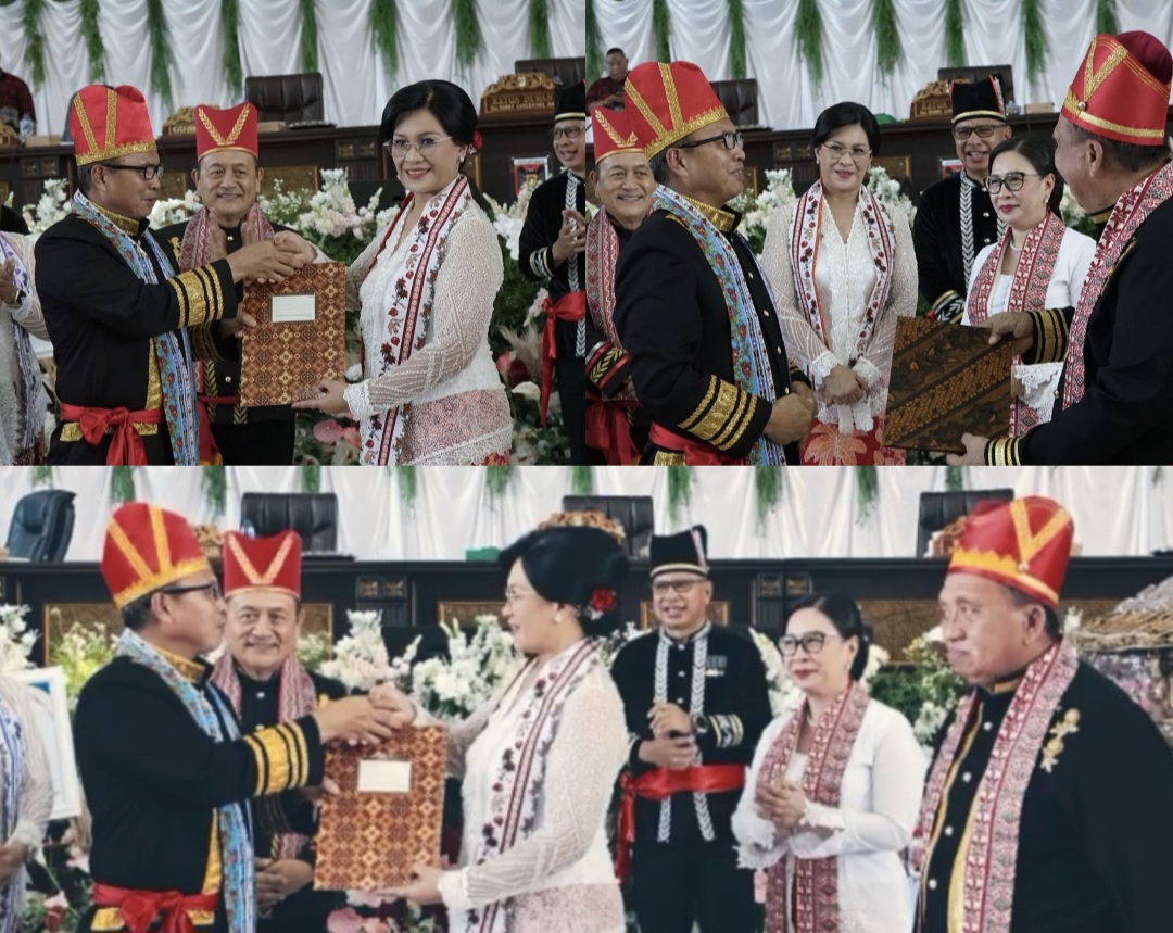 UKIR PRESTASI: Sekkab Lynda Watania menerima SK kenaikan pangkat diserahkan Sekprov Sulut Tahlis Galang, disaksikan Bupati dan Wakil Bupati, di Momen HUT Minahasa ke-597, Rabu (5/11/2025).