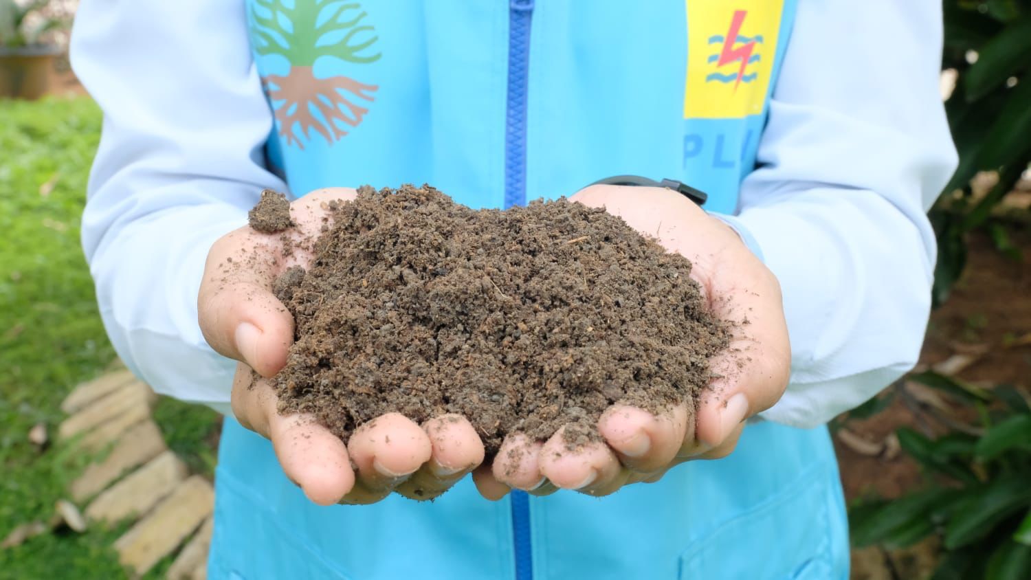 Pemanfaatan Fly Ash Bottom Ash (FABA) Pembangkit Listrik Tenaga Uap (PLTU) sebagai pupuk silika yang dimanfaatkan masyarakat untuk pertaniannya.