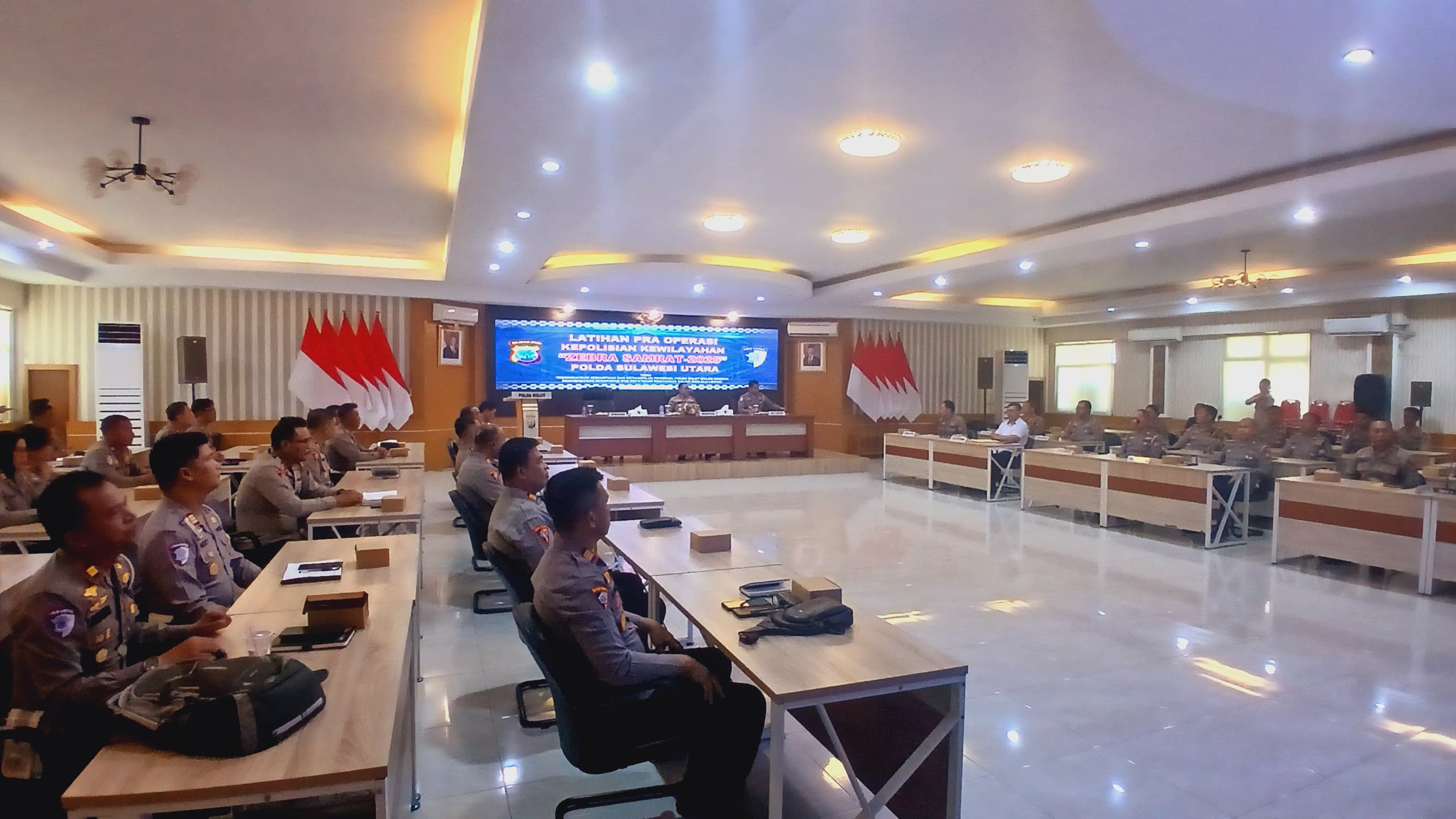 Kepolisian Daerah Sulawesi Utara (Polda Sulut) menggelar rapat koordinasi (rakor) pra operasi kepolisian dengan sandi &ldquo;Zebra Samrat 2025&rdquo;, Selasa (11/11/2025), bertempat di Aula Catur Prasetya Mapolda