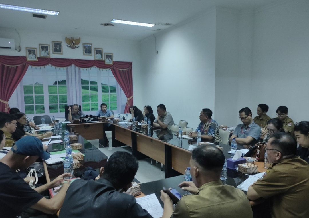 LALAI: PT Sasa Inti Minsel saat bersama dengan keluarga korban kecelakaan kerja dan DPRD Minsel saat mengikuti Rapat Dengar Pendapat.