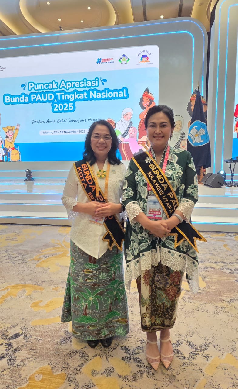 Bunda Anik Yulius Selvanus didampingi Bunda Ellen Honandar Sondakh di sela kegiatan Puncak Apresiasi Bunda PAUD Nasional 2025.(Dok Istimewa)