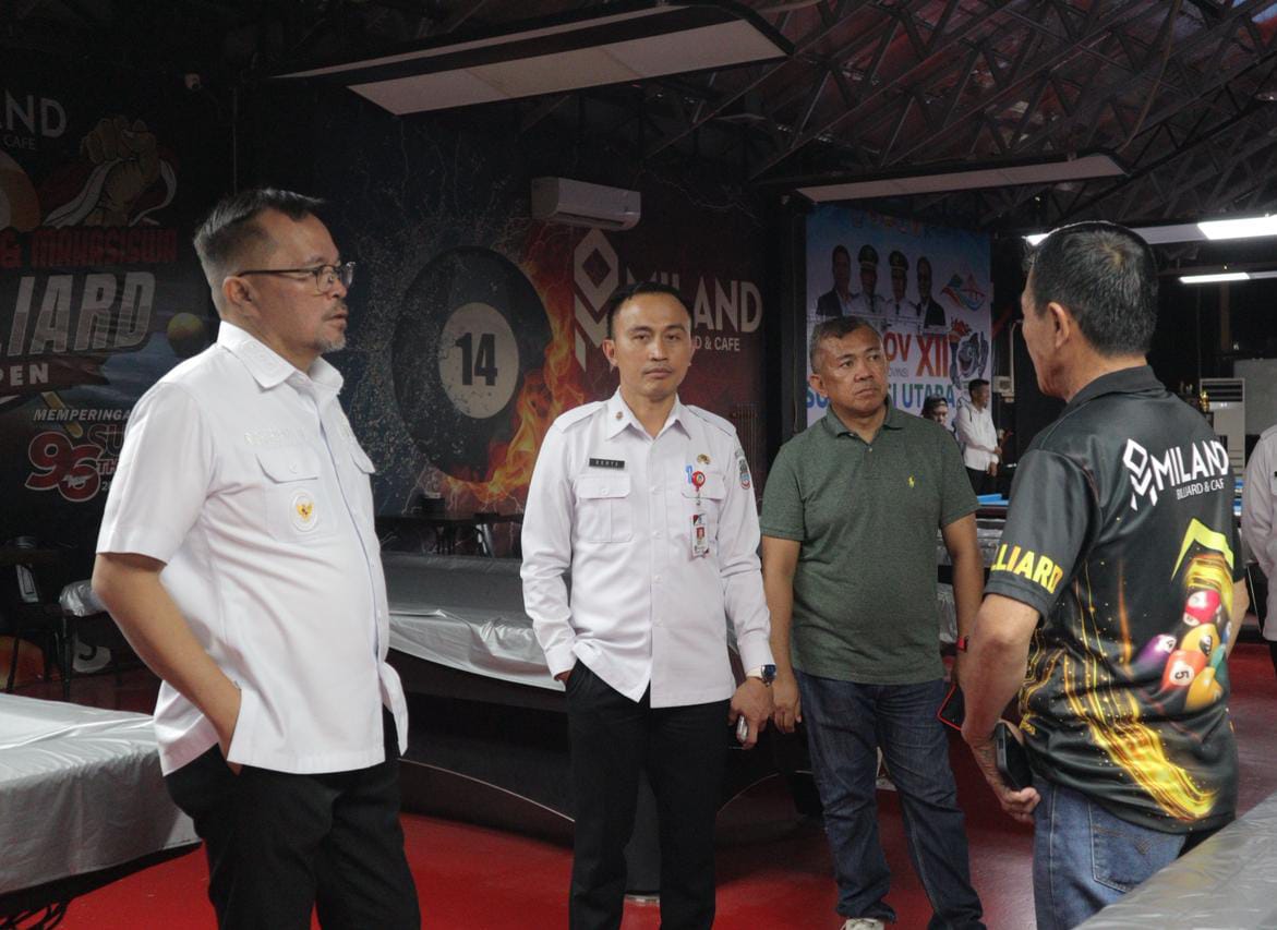 Panitia Porprov 2025 saat meninjau salah satu venue pertandingan.