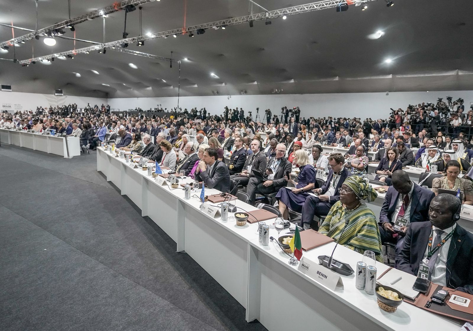 Suasana sesi Leaders Summit pada Conference of the Parties 30 (COP30) di Bel&eacute;m, Brasil, Kamis (6/11).