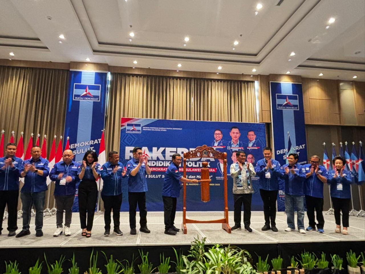 Sekjen Demokrat membuka Rakerda Demokrat Sulut.