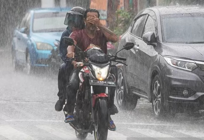 lustrasi hujan deras. Andreas Fitri Atmoko/Antara