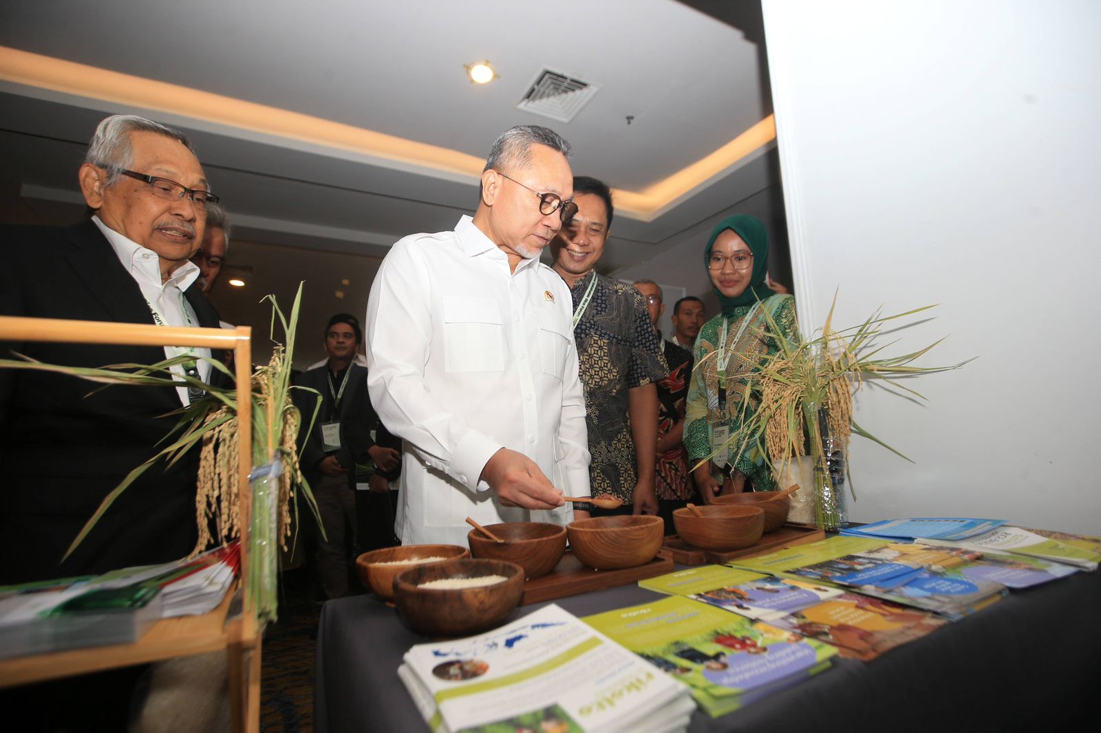Menteri Koordinator Bidang Pangan, DR (HC) Zulkifli Hasan