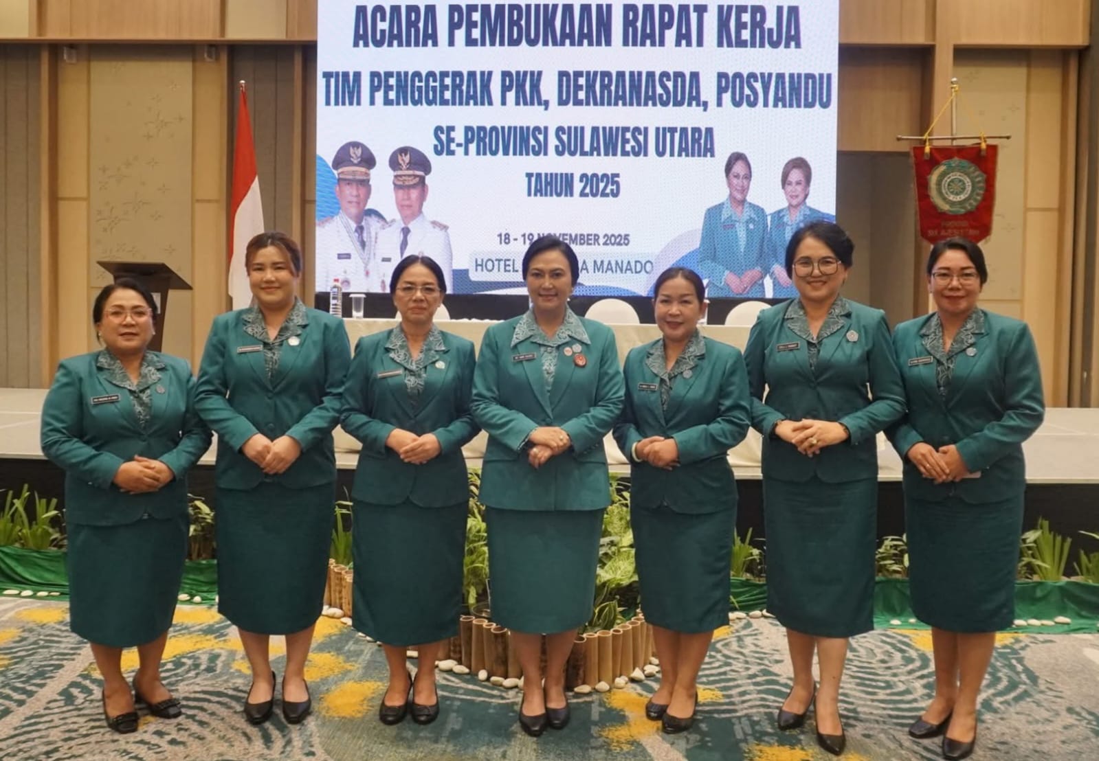 TP-PKK Kota Bitung di sela mengikuti rapat kerja bersama Ketua TP-PKK Provinsi Sulut  Anik Yulius Selvanus.(Dok Istimewa)