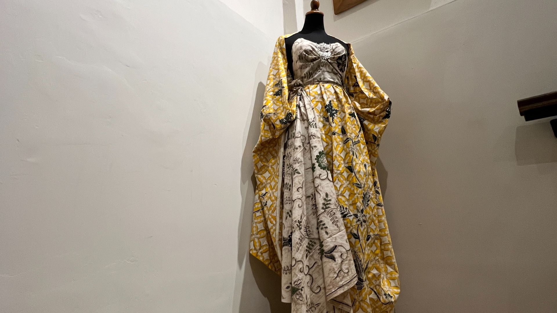Ilustrasi dress batik (credit: canva.com)