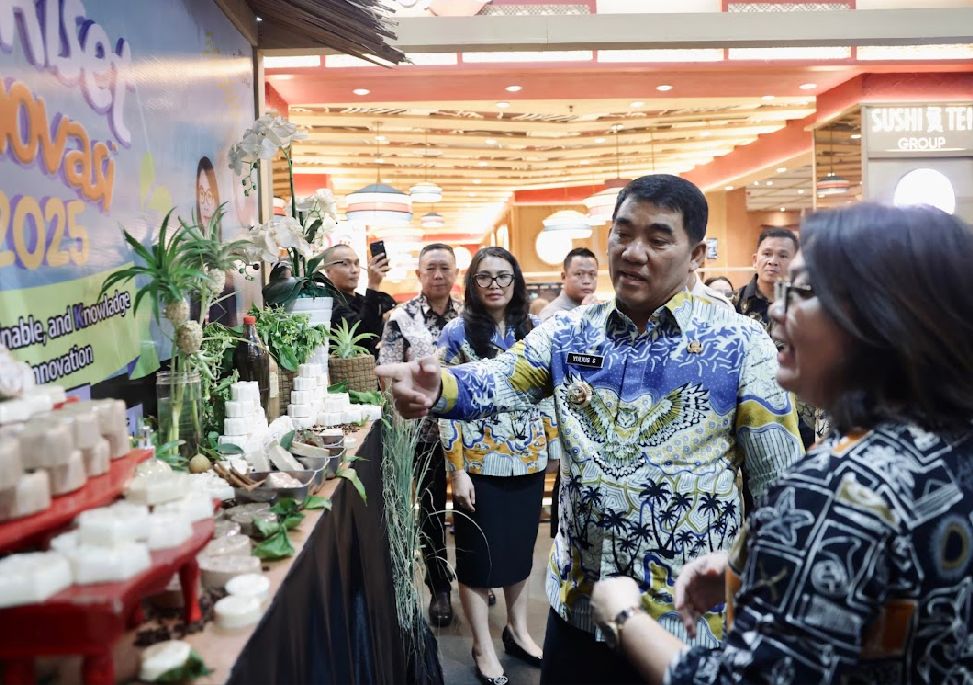Gubernur Yulius Selvanus datangi Sulut Riset dan Inovasi Expo 2025 di Mantos.