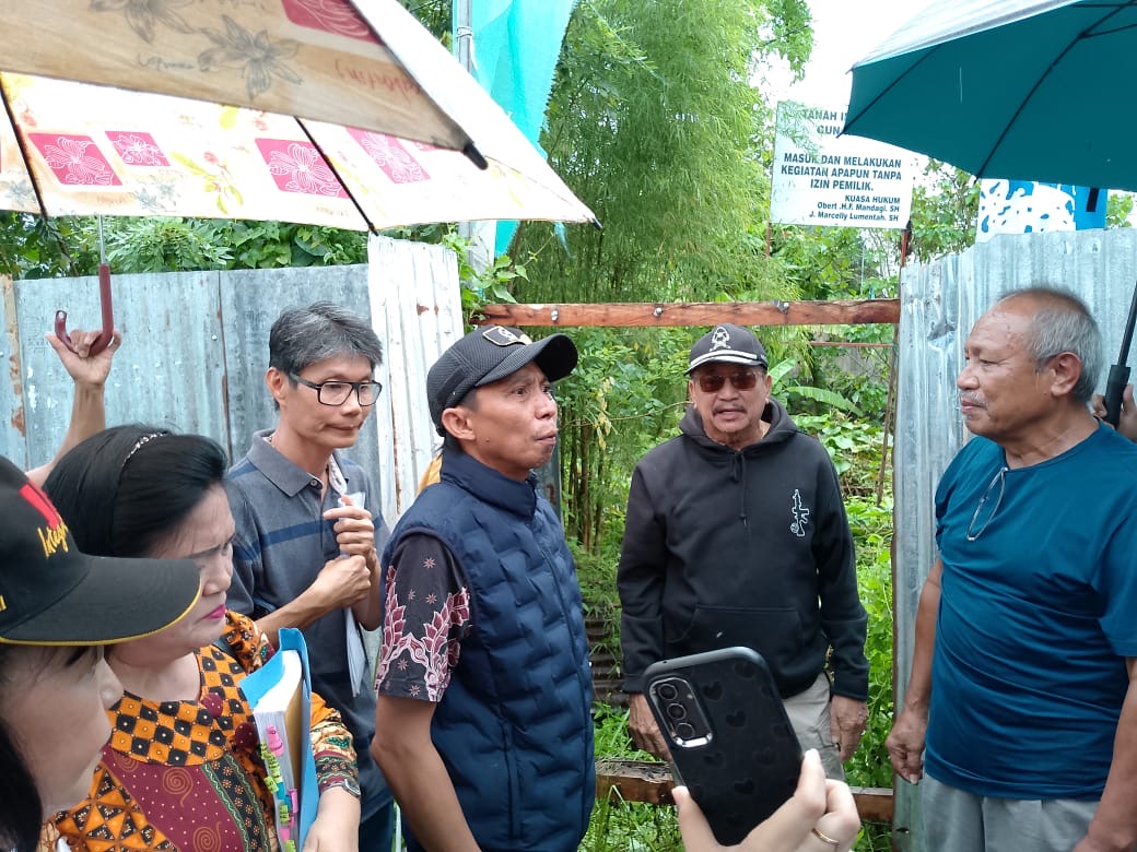 Sidang lokasi digelar PN Manado dengan menghadirkan JPU, korban Rudy Gunawan dan pihak terdakwa Margaretha Makalew bersama kuasa hukum, Jumat (21/11/2025)
