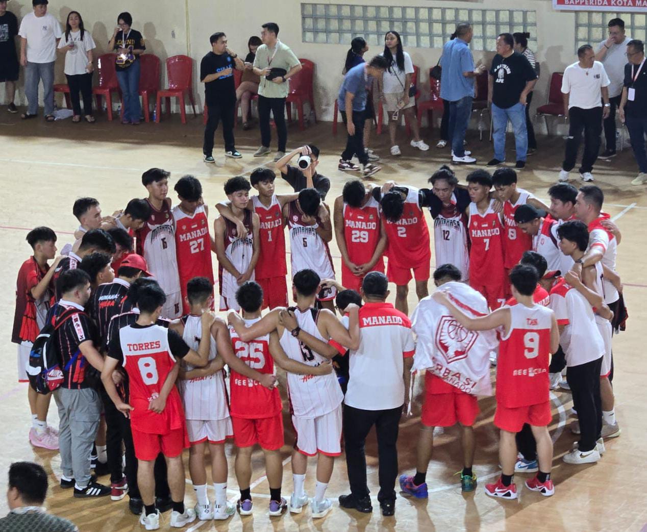 Tim Basket tuan rumah menambah medali emas untuk kontingen Kota Manado usai kalahkan Kabupaten Minahasa, Minggu (23/11)