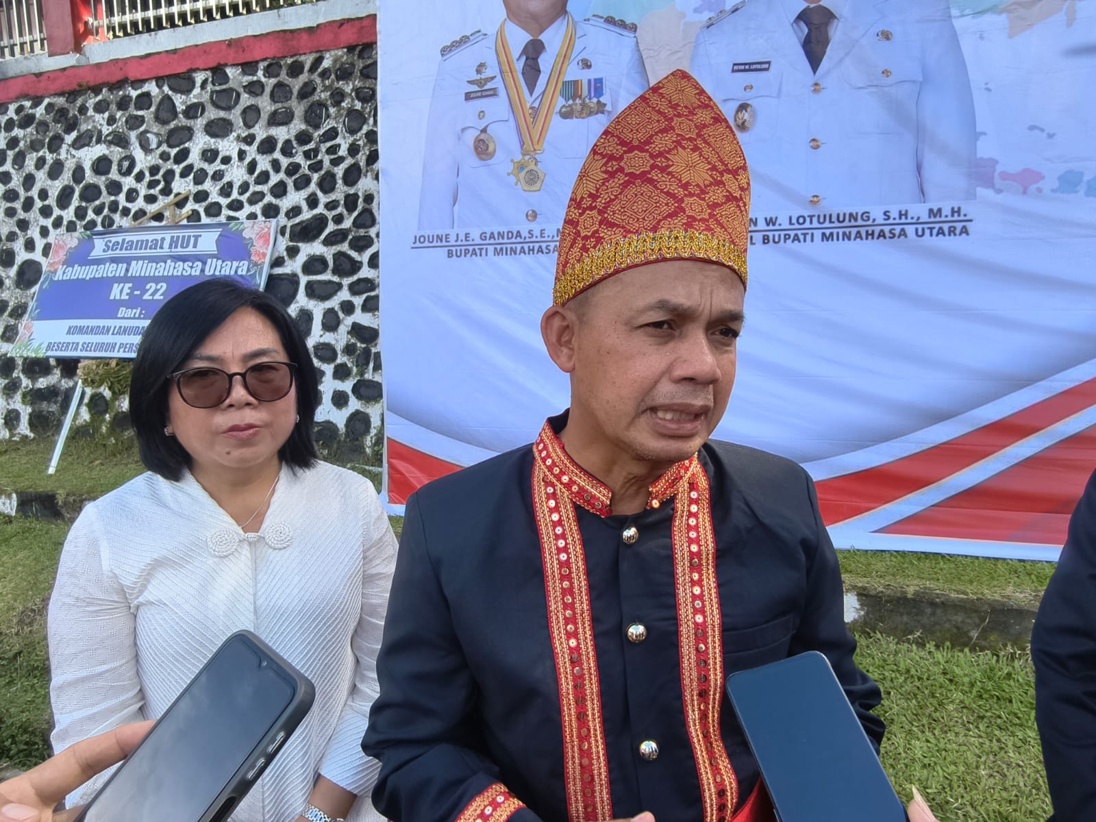 Staf Khusus Menteri Pendidikan Dasar dan Menengah (Mendikdasmen) Bidang Transformasi Digital dan Kecerdasan Artifisial, Muhammad Muclis Rowi didamping Kadis Pendidikan Minut Jofieta Supit saat di wawa
