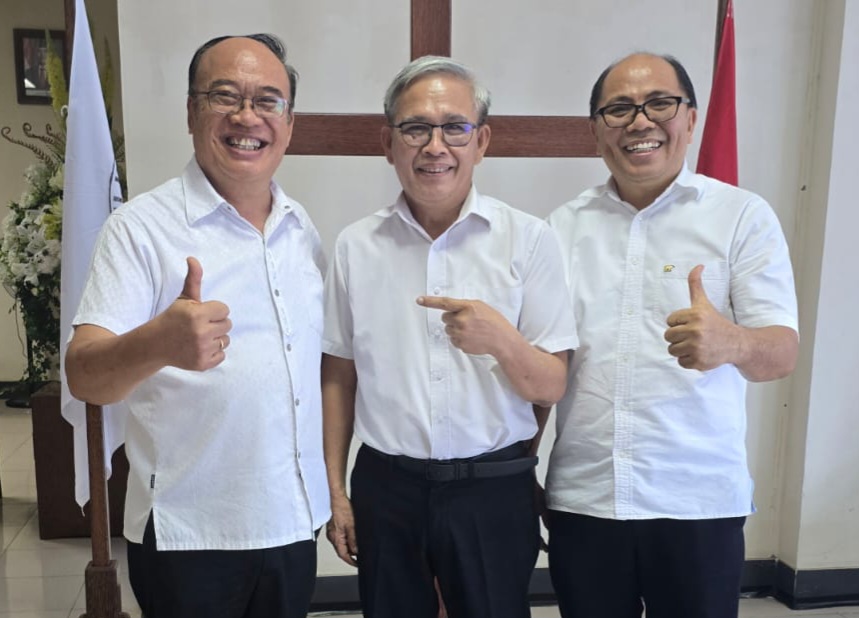 Pdt Djefry Saisab, Pdt Janny Rende dan Pdt Adolf Wenas.