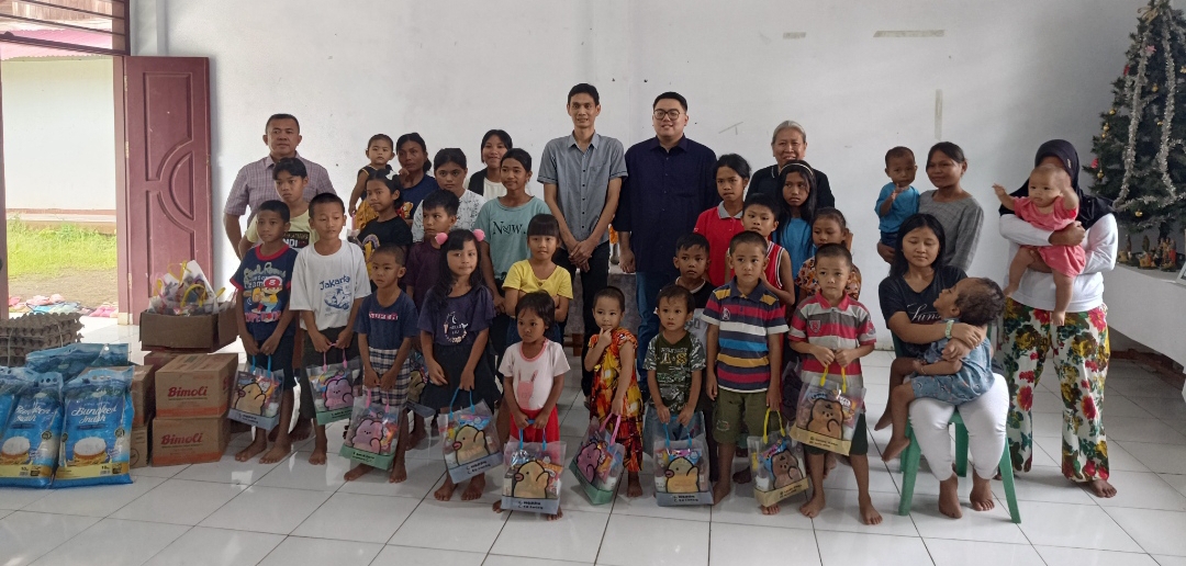Pnt Rio Dondokambey bersyukur bersama pengurus dan anak-anak di panti asuhan Yayasan Rapi Manado