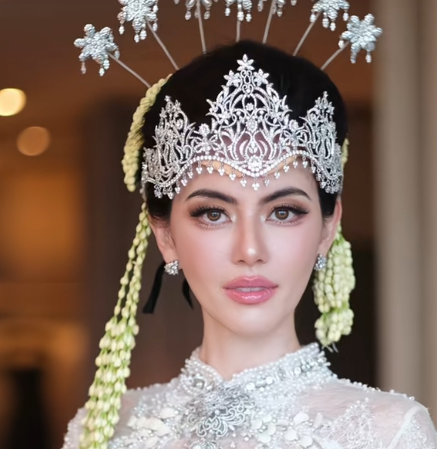 Davika Hoorne