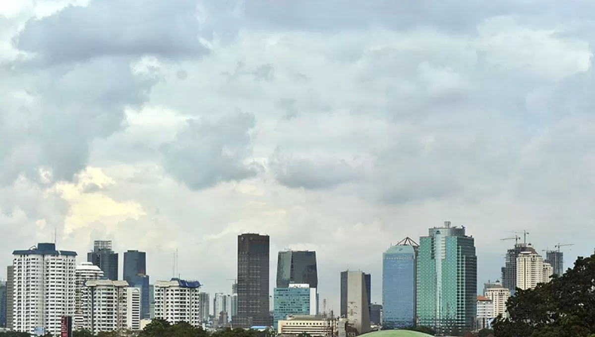 Suasana mendung tampak menyelimuti kawasan Senayan, Jakarta, Rabu (29/2/2023) (Yudhi Mahatma/ANTARA)