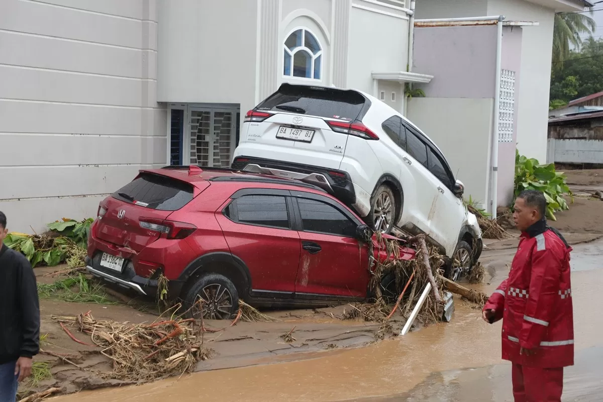 Banjir dan longsor di Sumbar menyebabkan kerusakan hebat. Termasuk pada bangunan rumah dan infrastruktur vital. (BNPB)