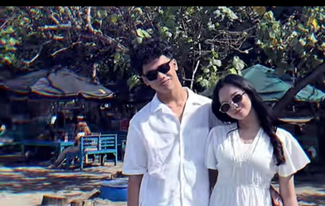 Almarhum Chiko Rizky Saputra semasa hidup bersama pacarnya.