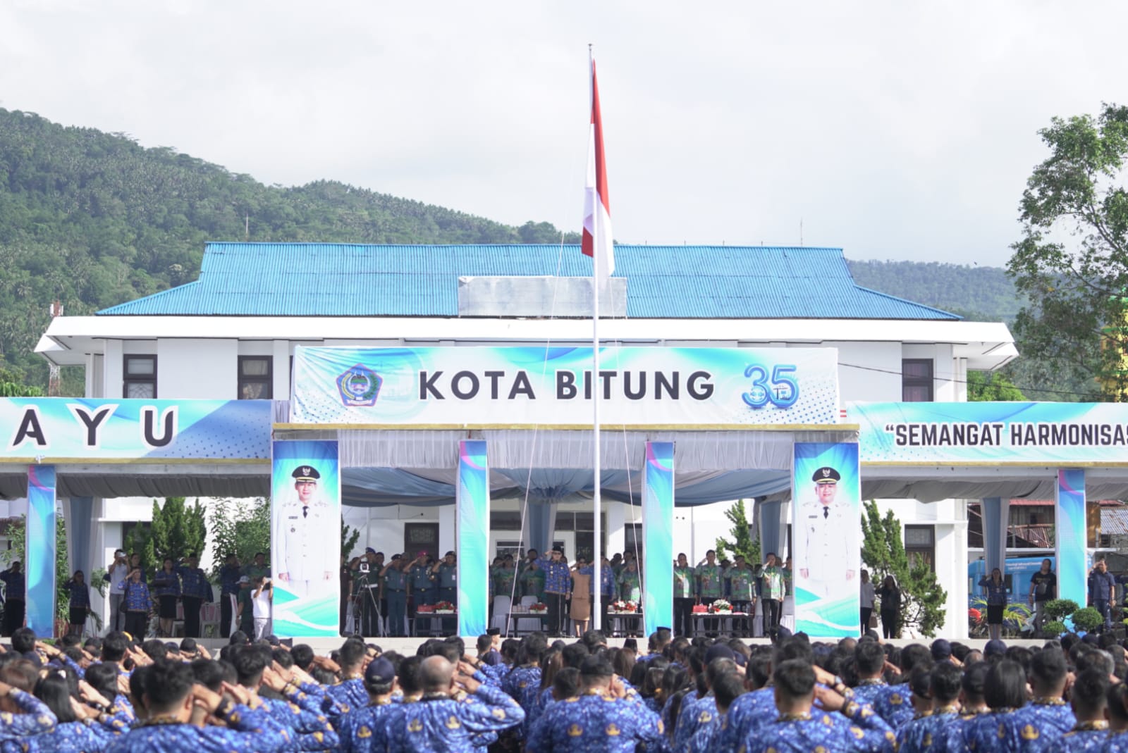 Pemkot Bitung menggelar upacara peringatan HUT ke-54 KORPRI yang dirangkaikan dengan penyerahan SK PPPK paruh waktu.(Dok Istimewa)