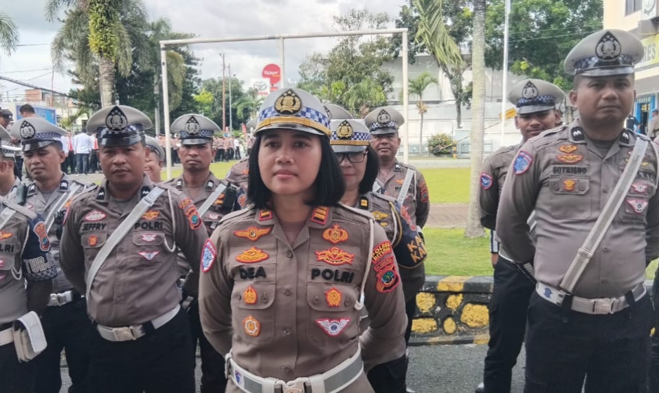Kasat Lantas Polres Bitung AKP Dwi Dea Angraini SIK MH bersama jajaran.(Dok Istimewa)