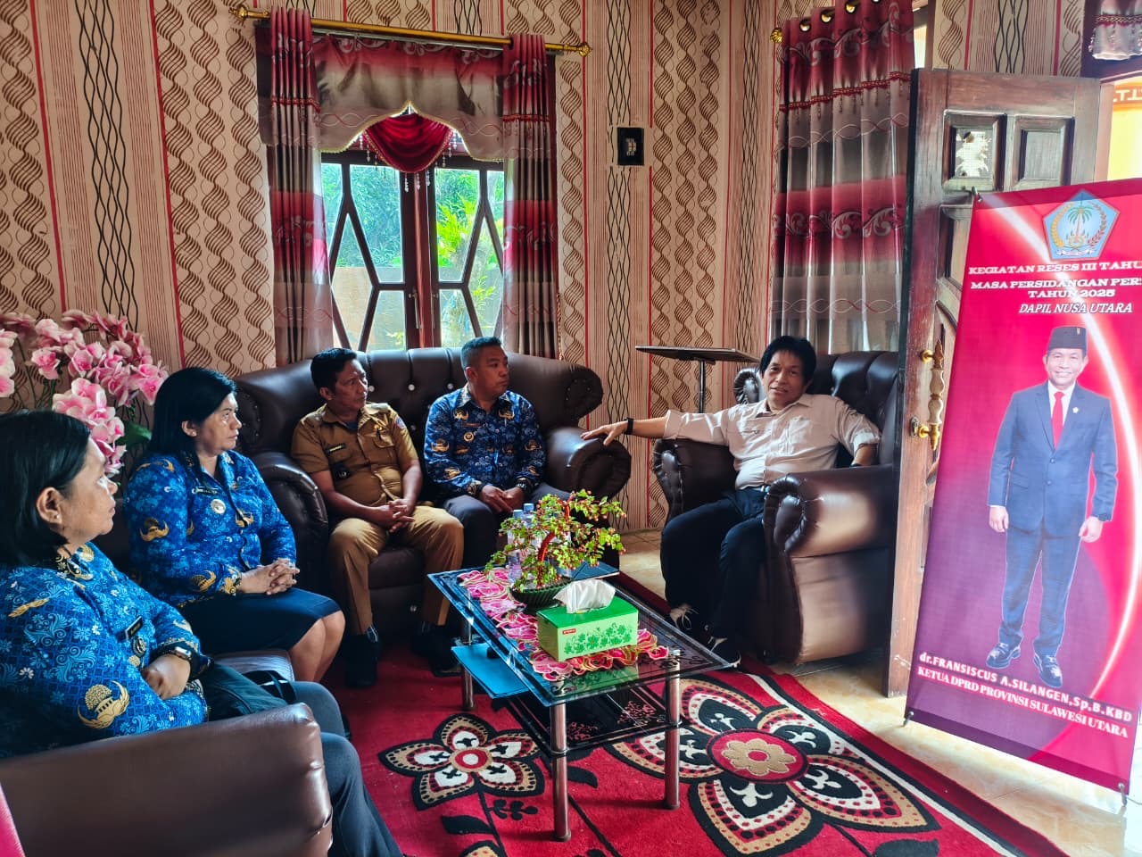 Suasana reses Ketua DPRD Sulut dr Fransiscus Andi Silangen SpB KBD.