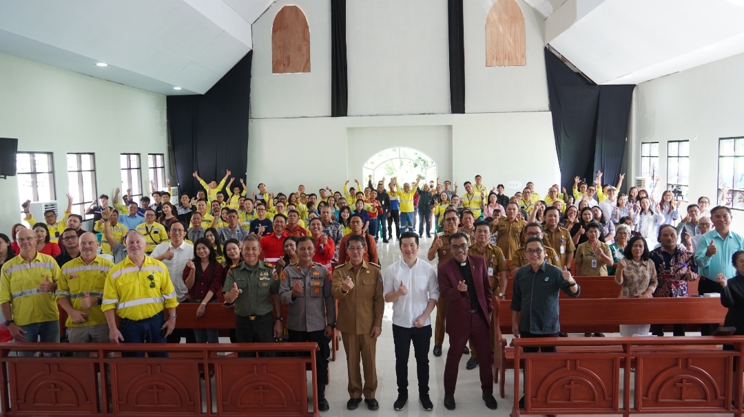 Warga  Tinerungan Indah Rayakan Natal Bersama PT Archi  Indonesia Tbk