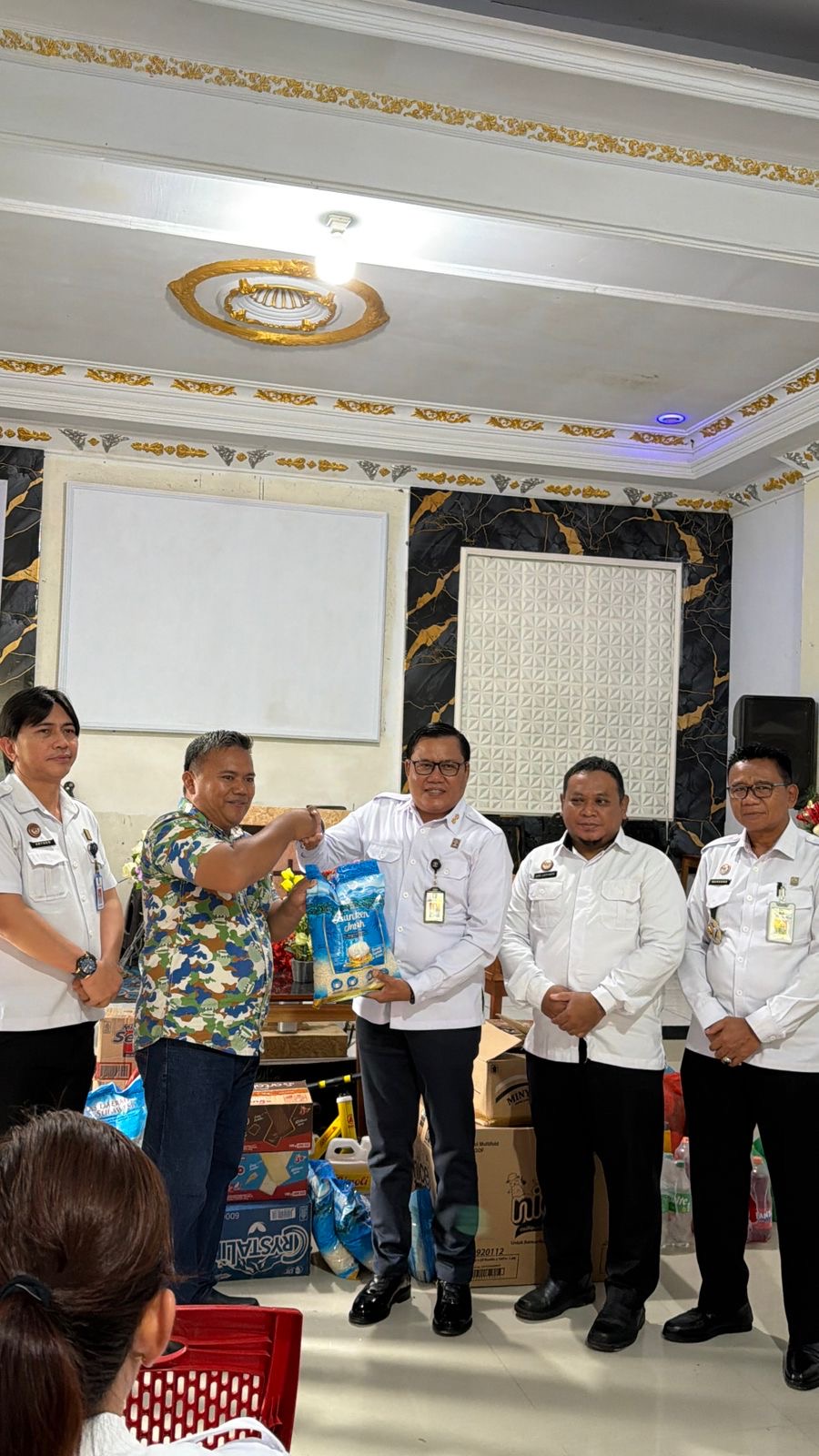 Rombongan Persekutuan Oikumene yang dipimpin langsung Kepala Kanwil Kemenkum Sulut Kurniaman Telaumbanua, disambut penuh sukacita oleh pendiri panti, para pengasuh, serta puluhan anak yatim piatu