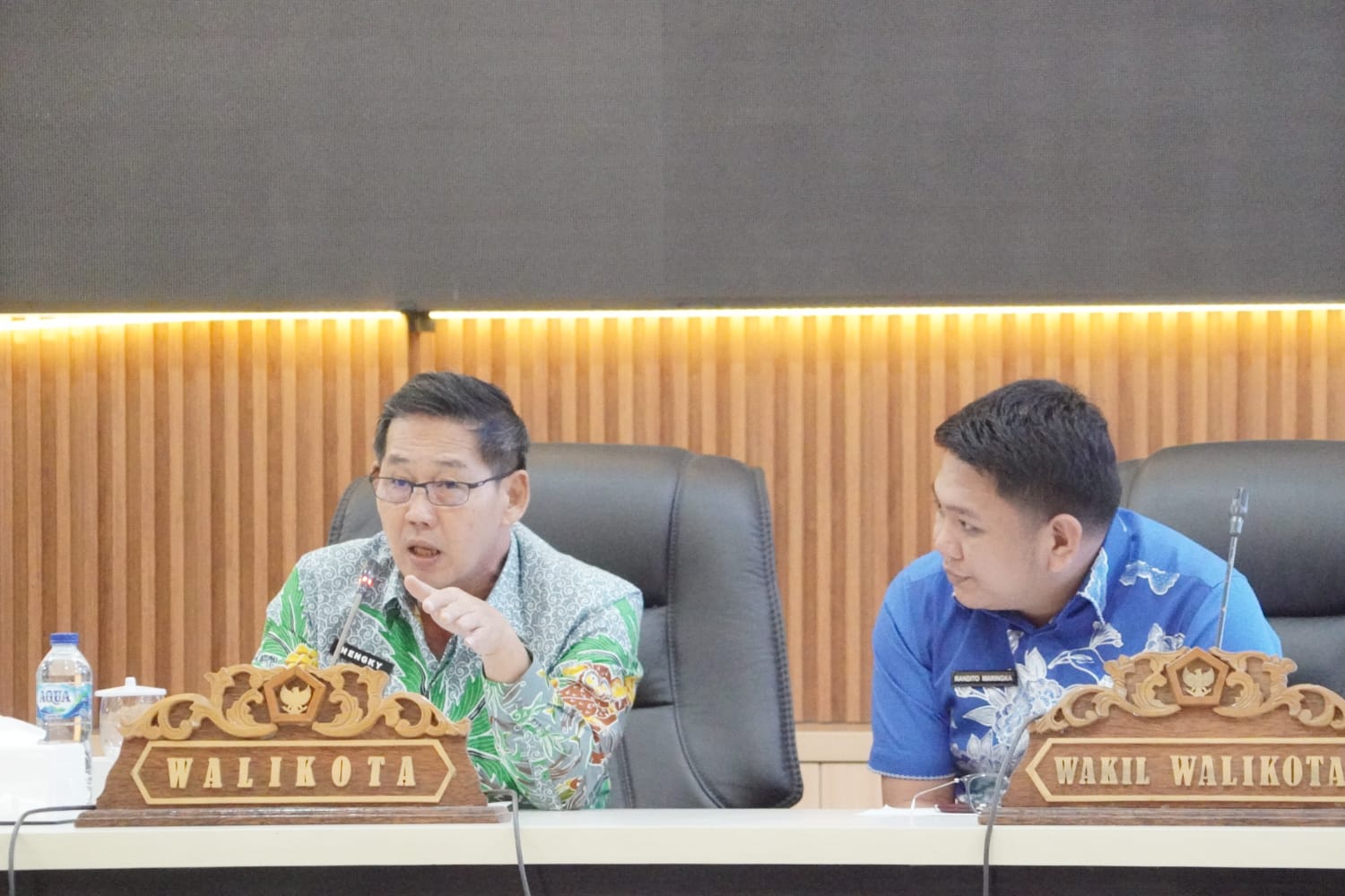 Wali Kota Bitung Hengky Honandar dan Wakil Wali Kota Bitung Randito Maringka memimpin rapat EPRA.(Dok Istimewa)